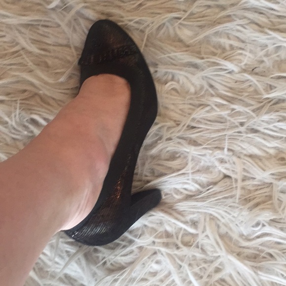SOLD👏 CHANEL Black Gold Ruffle Escarpins 39 Pumps - Picture 8 of 8